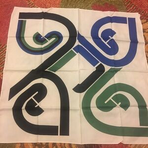 🏆 Decorative Scarf